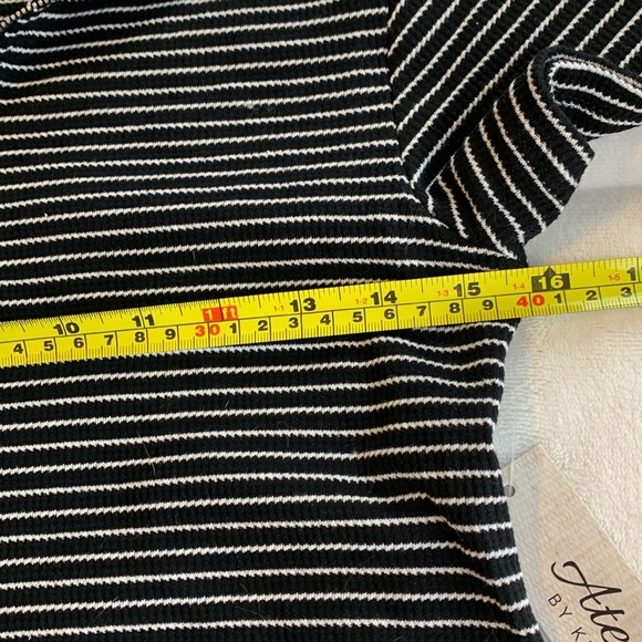 NWT Atelier by kirious black and white striped crop top zip collar - Picture 7 of 11